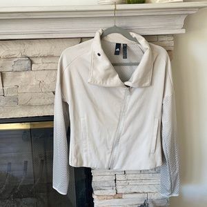 Stylish unworn Adidas jacket that very breathable